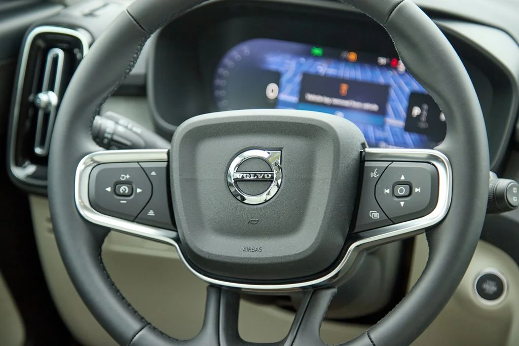 New 2026 Crystal White Volvo Plus image 25