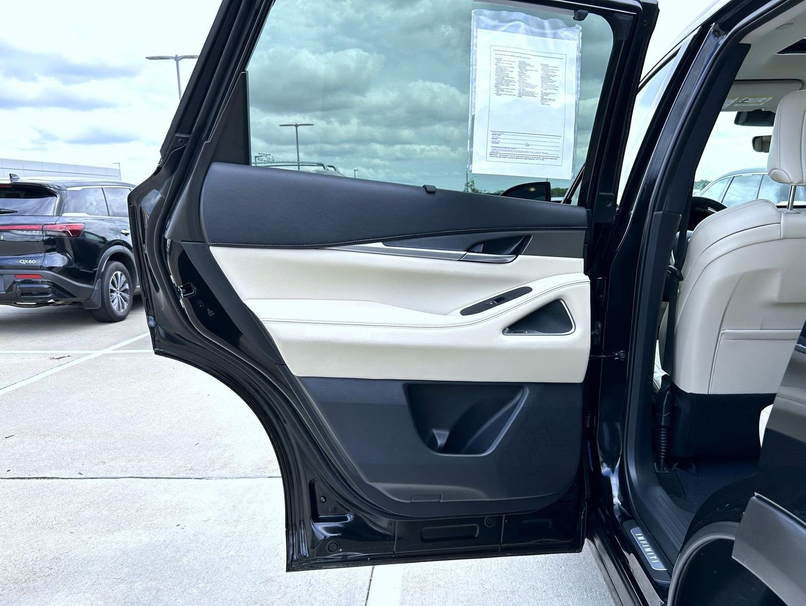 Used 2025 Black INFINITI LUXE image 22