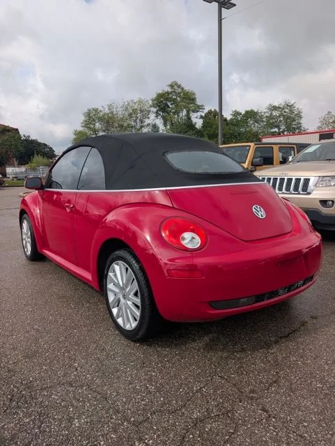 Used 2008 Red Volkswagen SE image 4