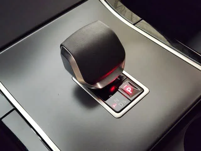 New 2026 Fuji White Land Rover S - P250 image 29