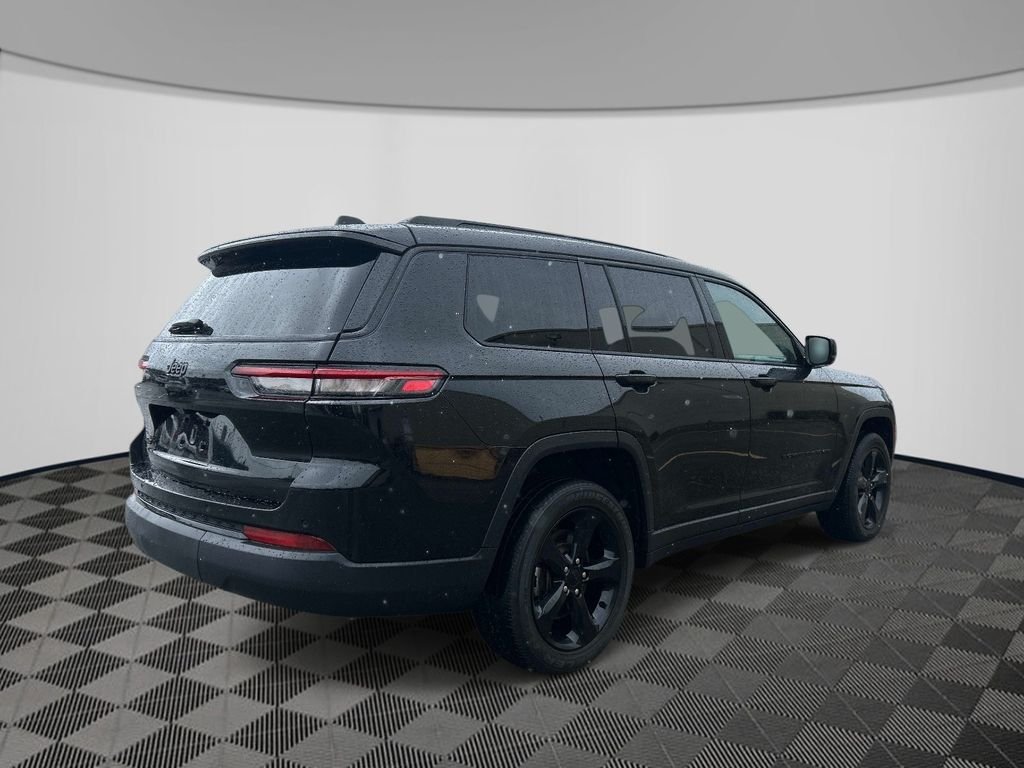 Used 2023 Black Jeep Altitude image 5