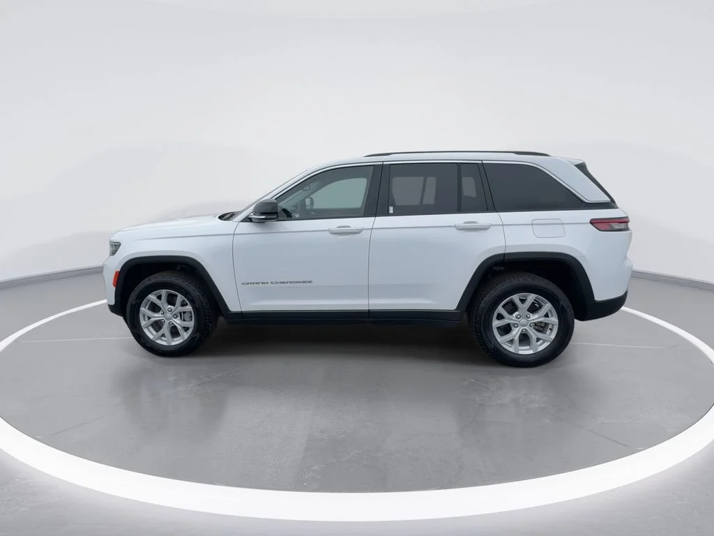 Used 2023 White/off-white Jeep Limited image 5