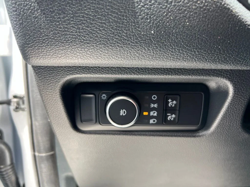 New 2026 Oxford White Ford XLT image 11
