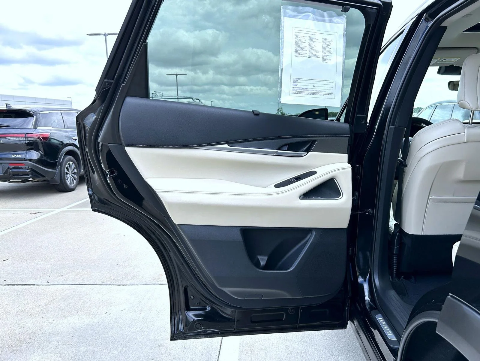 Used 2025 Black INFINITI LUXE image 22