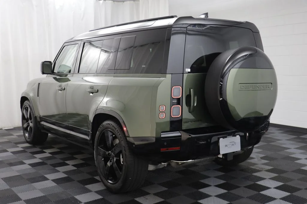 New 2026 Green Land Rover X-Dynamic SE image 16