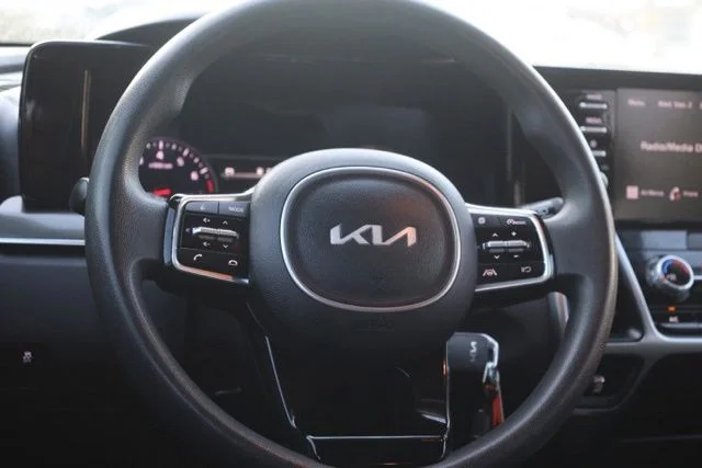 Used 2023 White Kia LX image 34
