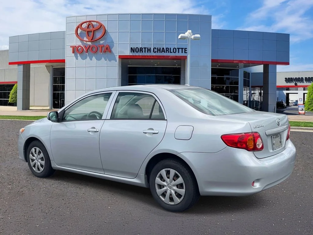 Used 2010 Silver Toyota LE image 4