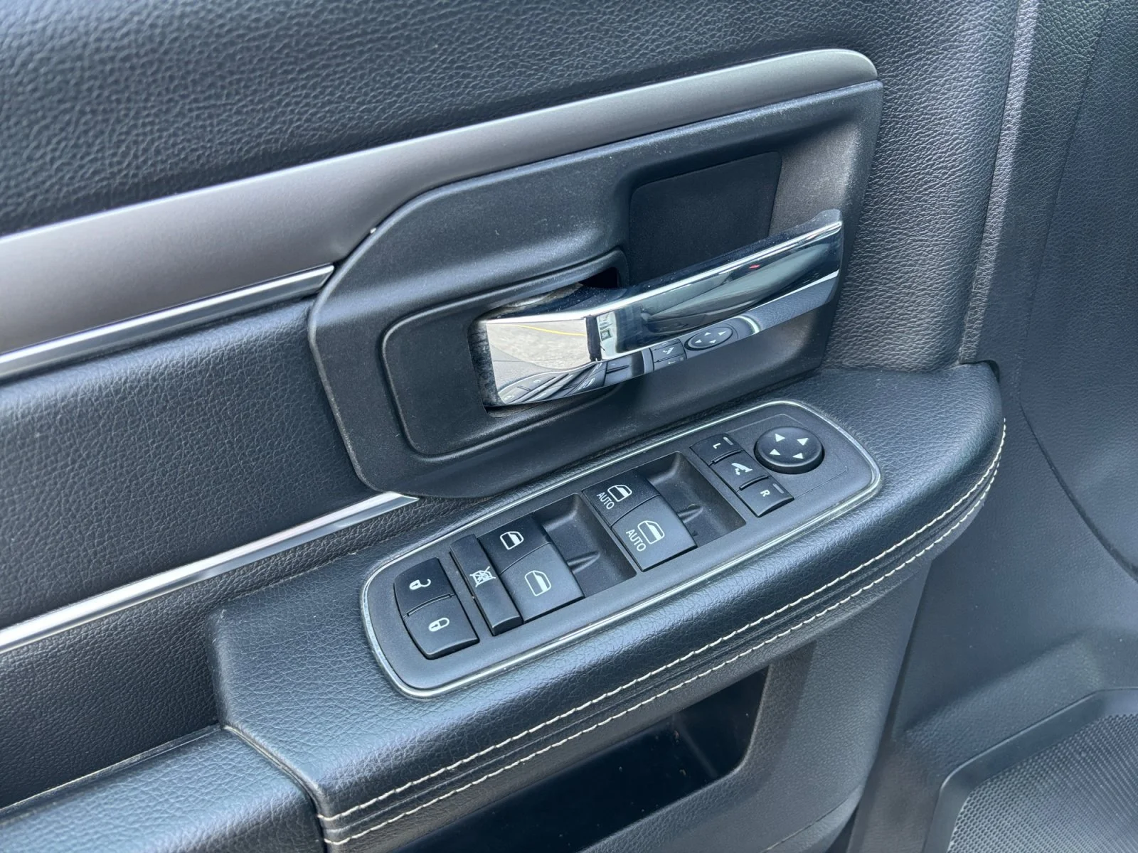 Used 2022 White Ram Warlock image 11