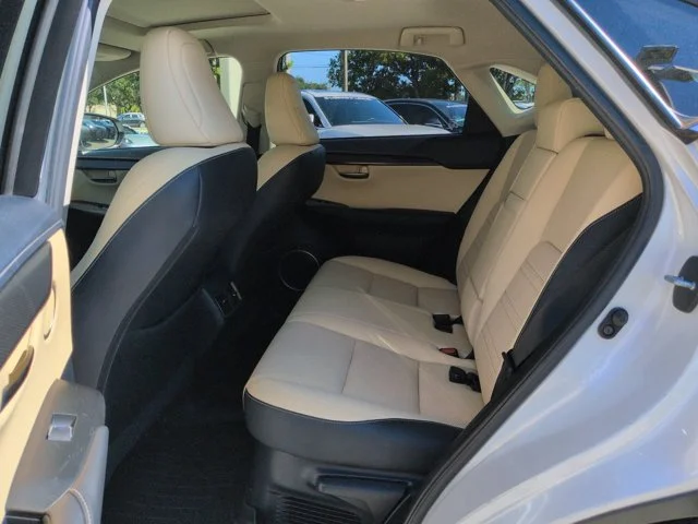 Used 2018 White Lexus 300h image 15