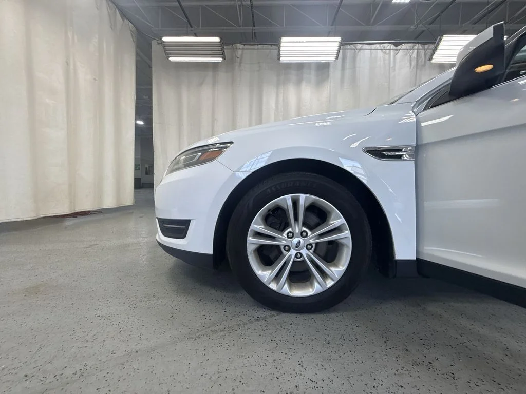 Used 2015 Oxford White Ford SEL image 42