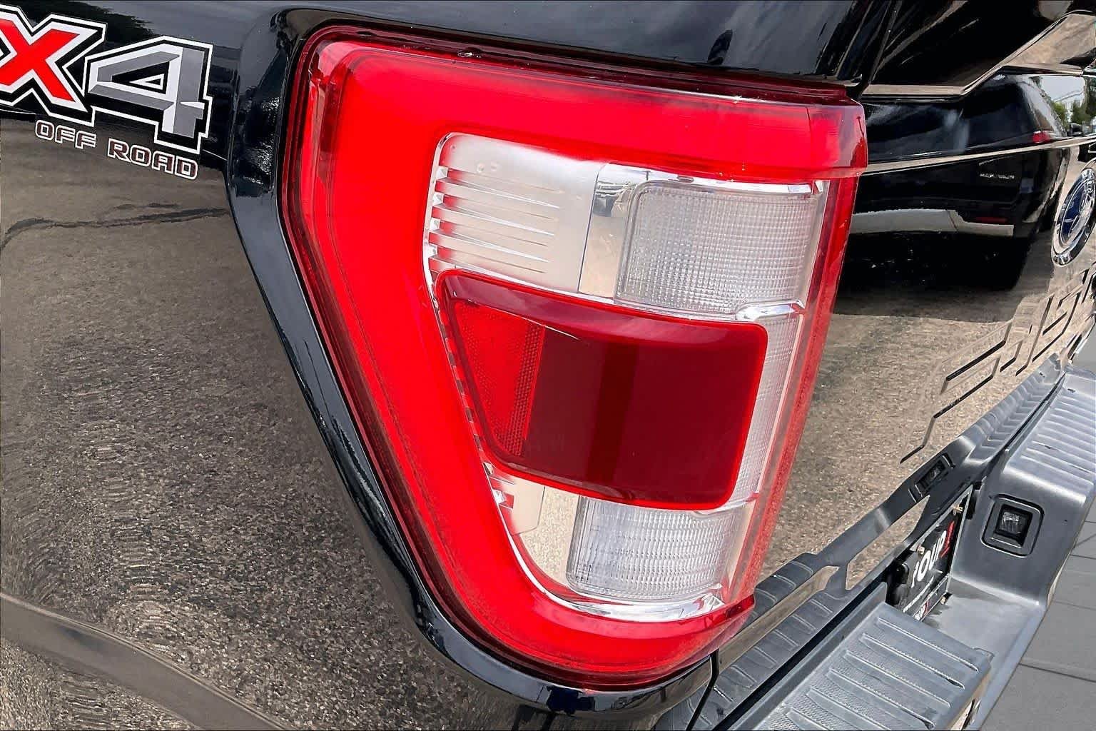 Used 2021 Agate Black Metallic Ford LARIAT image 28