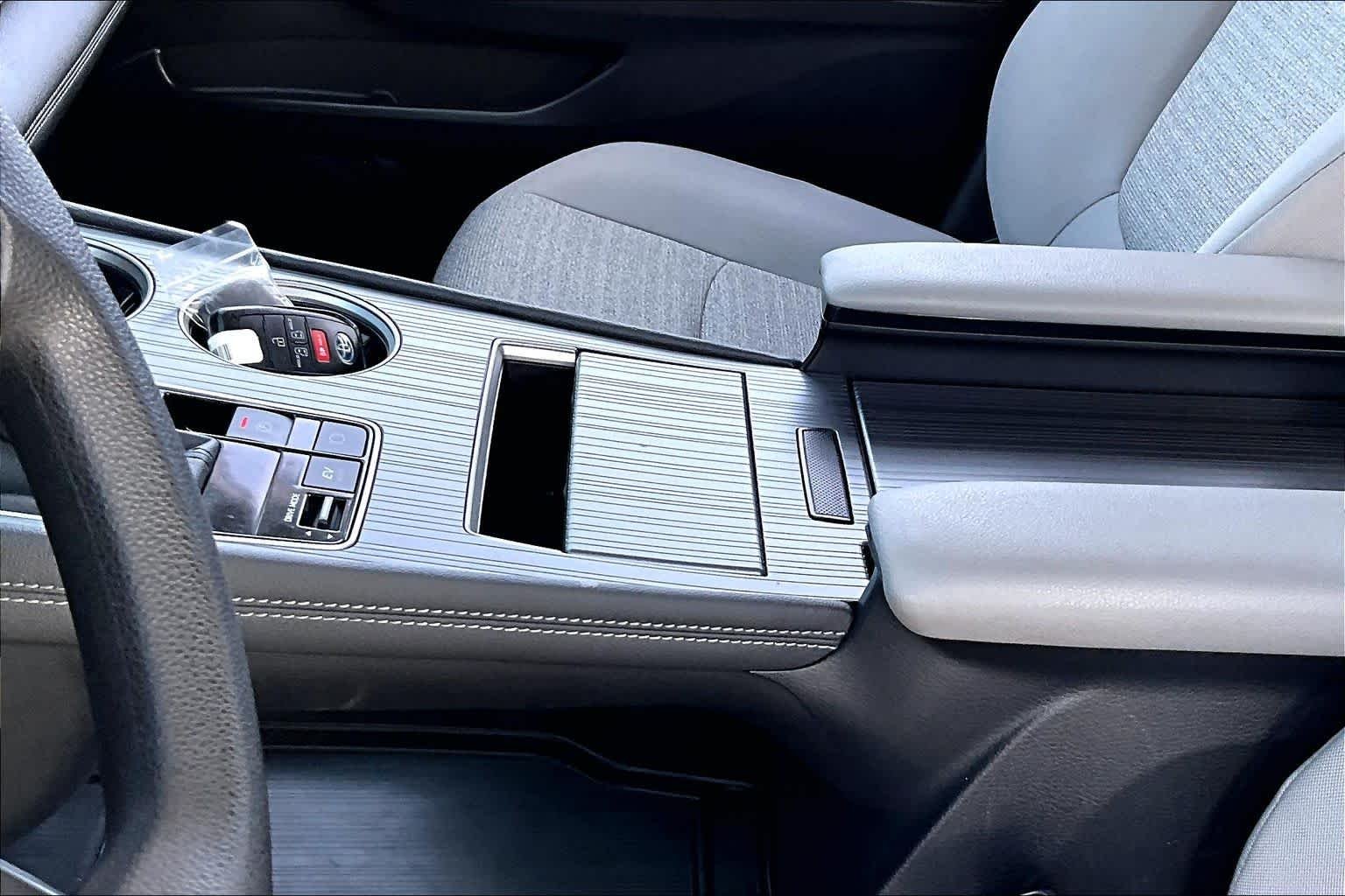 2025 Toyota Sienna LE - Photo 14