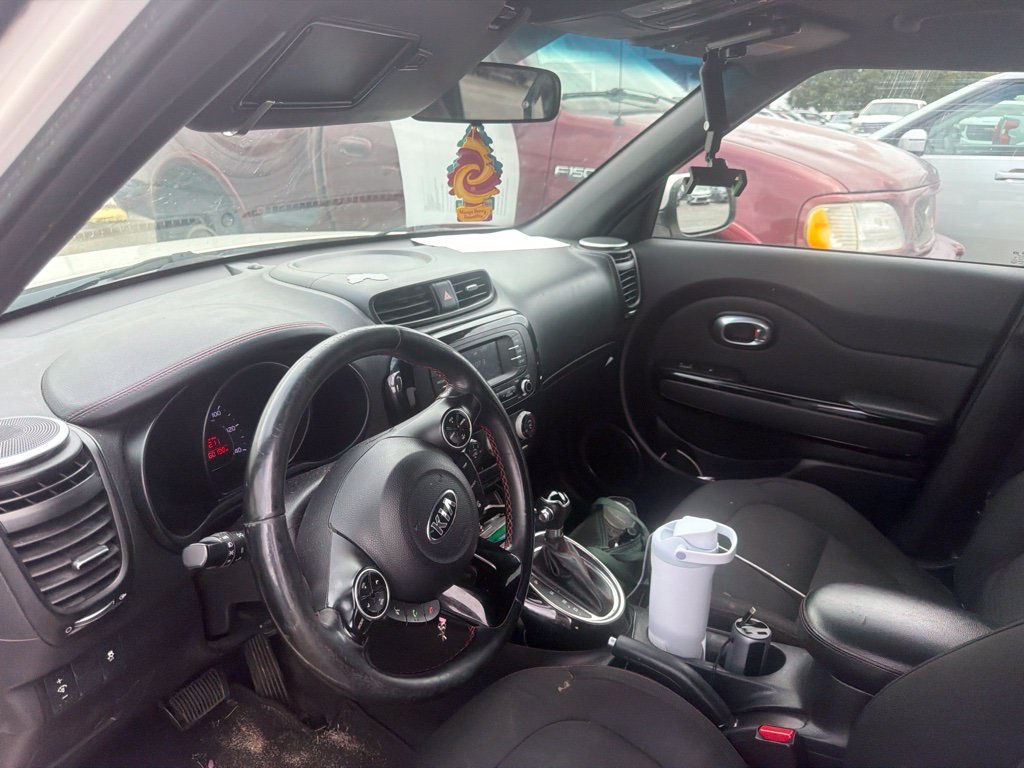 Used 2016 White Kia Plus image 9