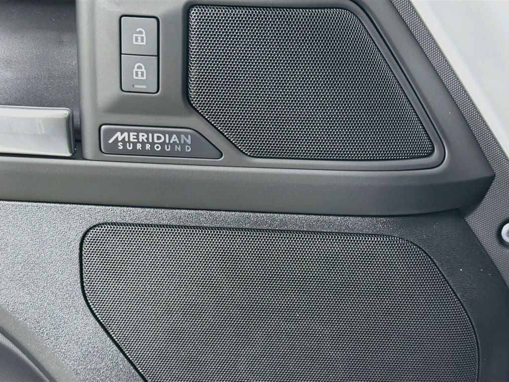 New 2026 Fuji White Land Rover X-Dynamic SE image 19