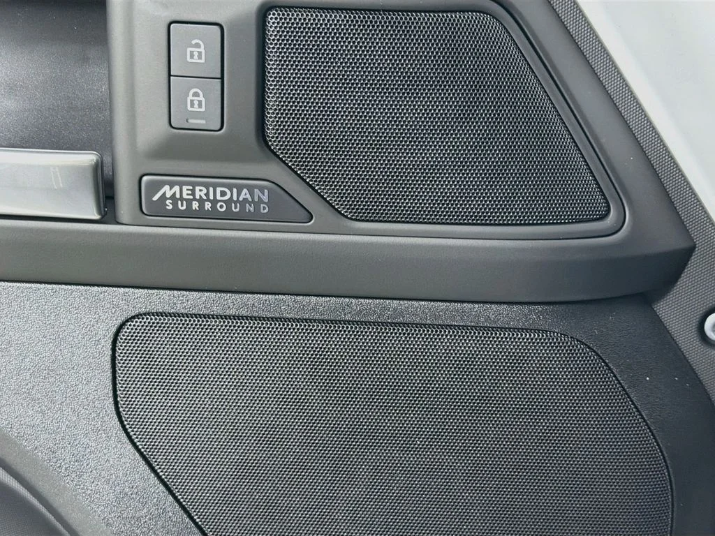 New 2026 Fuji White Land Rover X-Dynamic SE image 19
