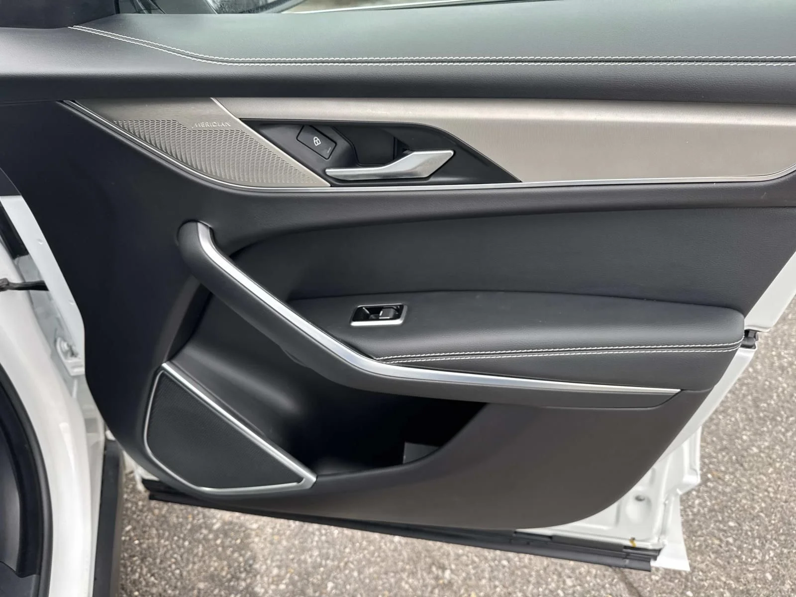 2025 Jaguar F-PACE R-Dynamic S - Photo 14