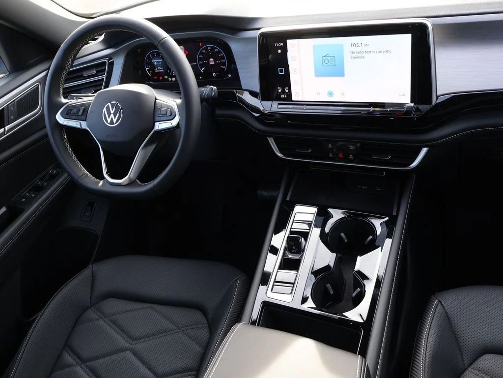 New 2026 White Volkswagen 2.0T SE w/Technology image 18