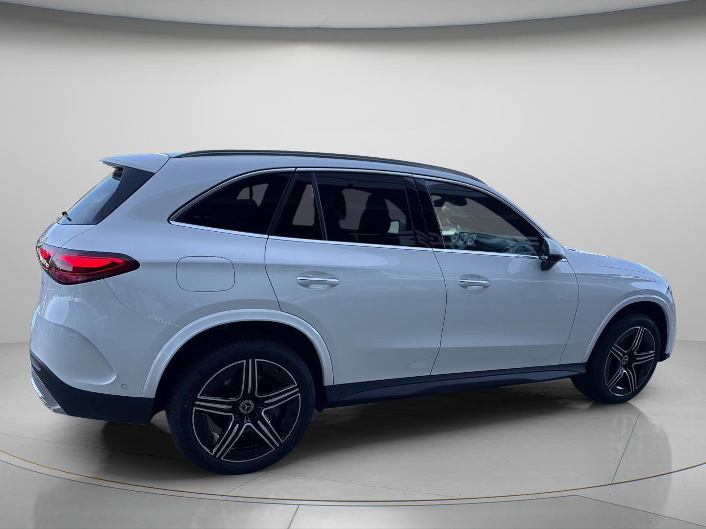 New 2026 Polar White Mercedes-Benz GLC 300 image 6