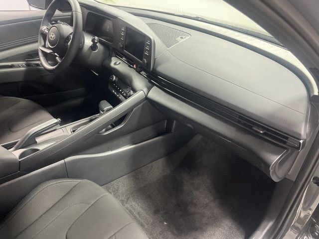 Used 2025 Gray Hyundai SEL Sport image 22