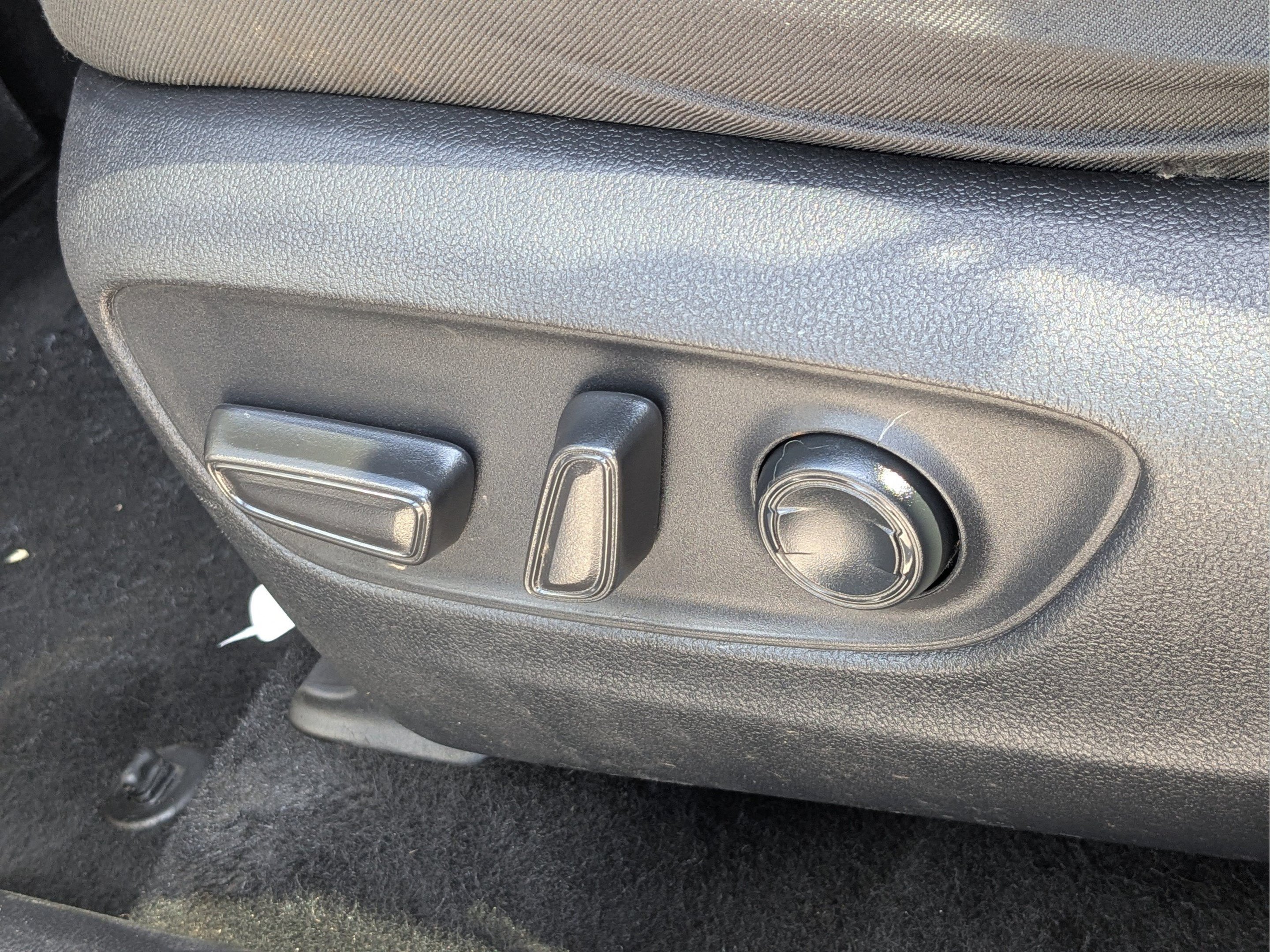 2021 Toyota RAV4 XLE - Photo 21