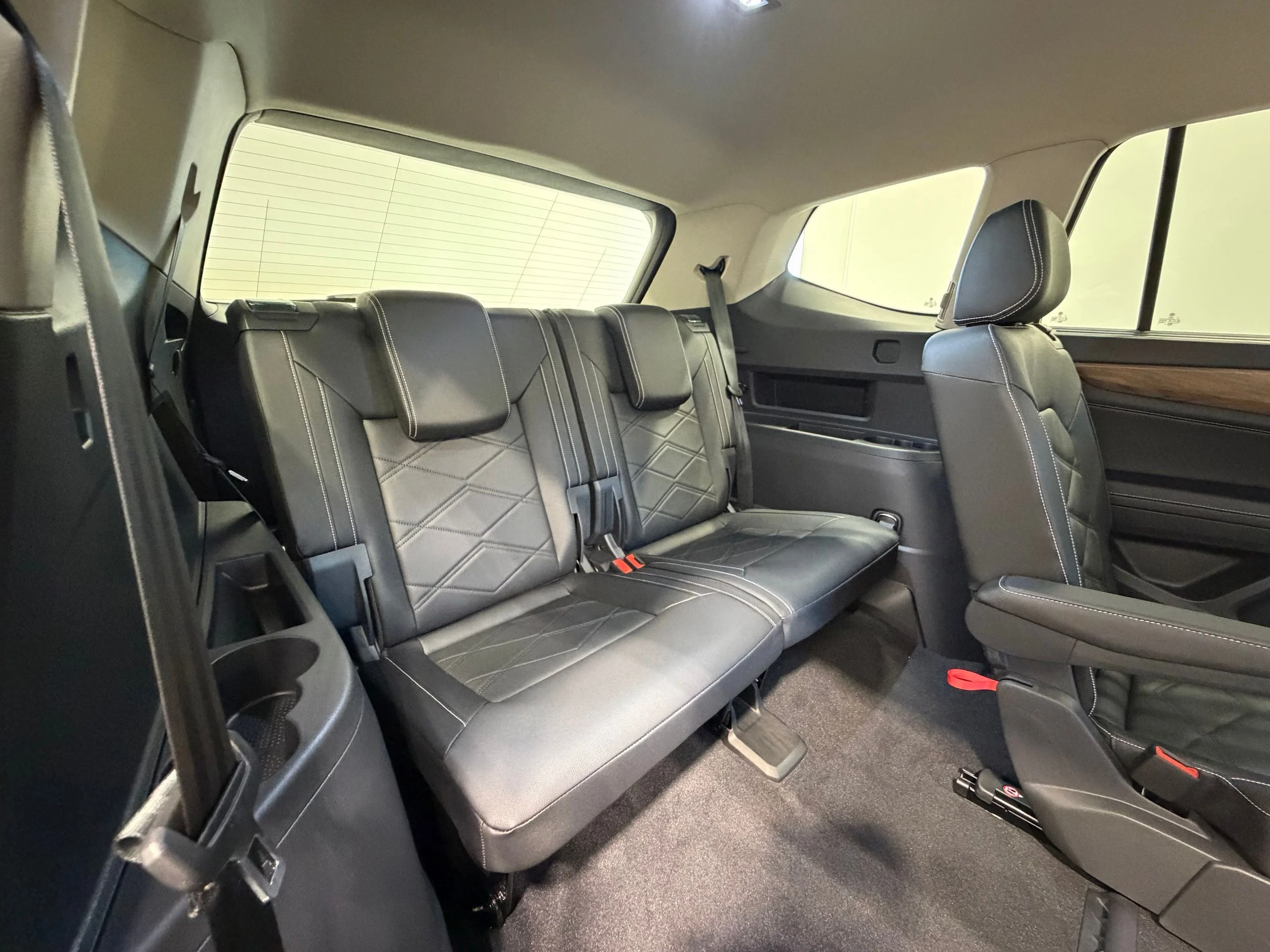 New 2026 White Volkswagen 2.0T SE w/Technology image 30