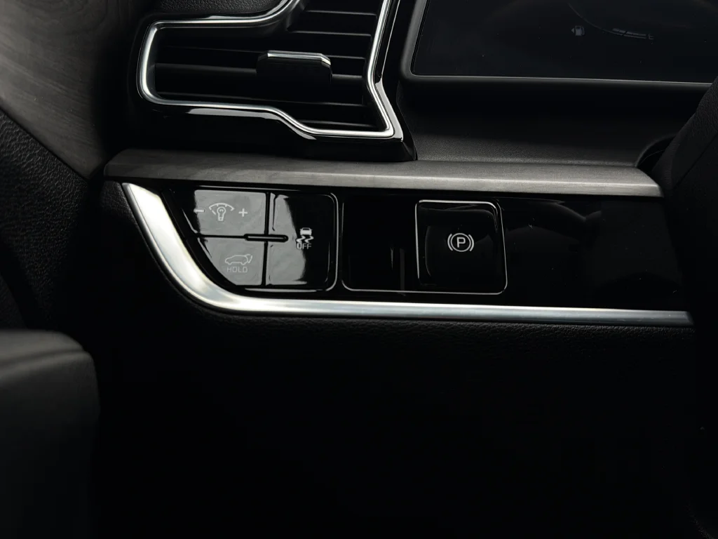Certified Used 2024 Gravity Gray Kia X-Line image 18