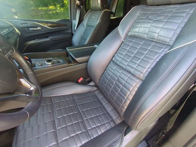 Used 2024 White Cadillac Sport Platinum image 27