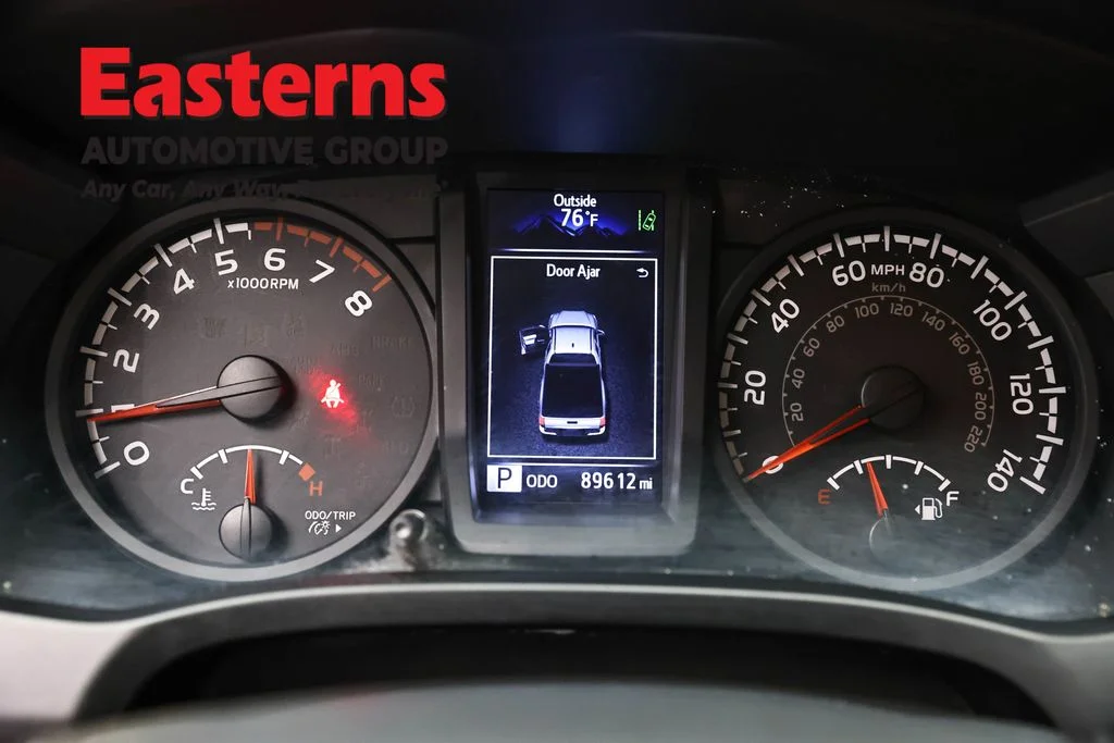 Used 2018 White Toyota SR image 16
