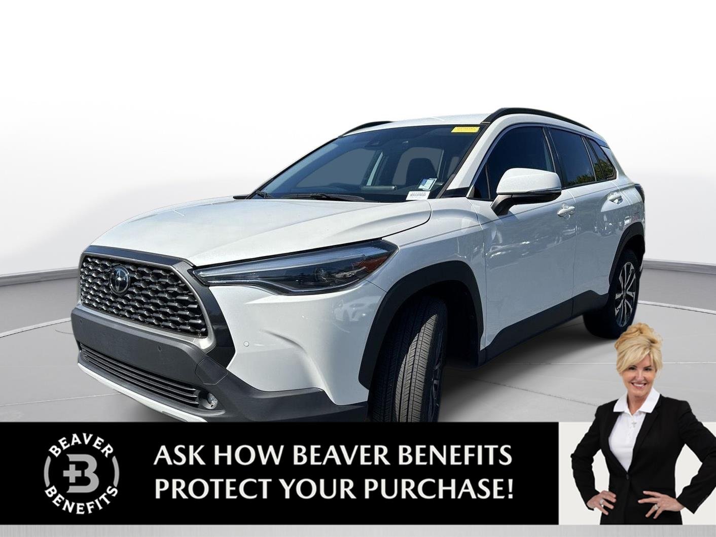 Used 2022 Wind Chill Pearl Toyota XLE image 1