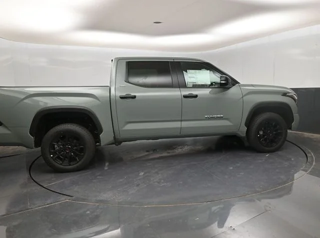 Used 2025  Toyota SR5 image 8