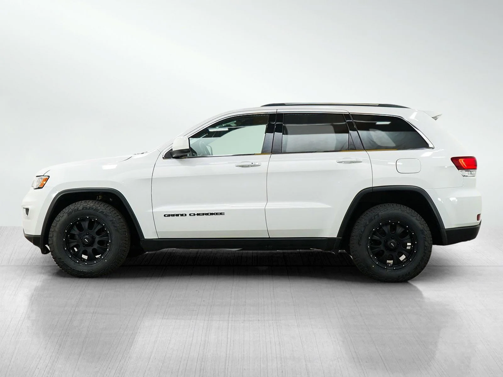Used 2020 Jeep Grand Cherokee Laredo with VIN 1C4RJFAG5LC249481 for sale in Minneapolis, Minnesota
