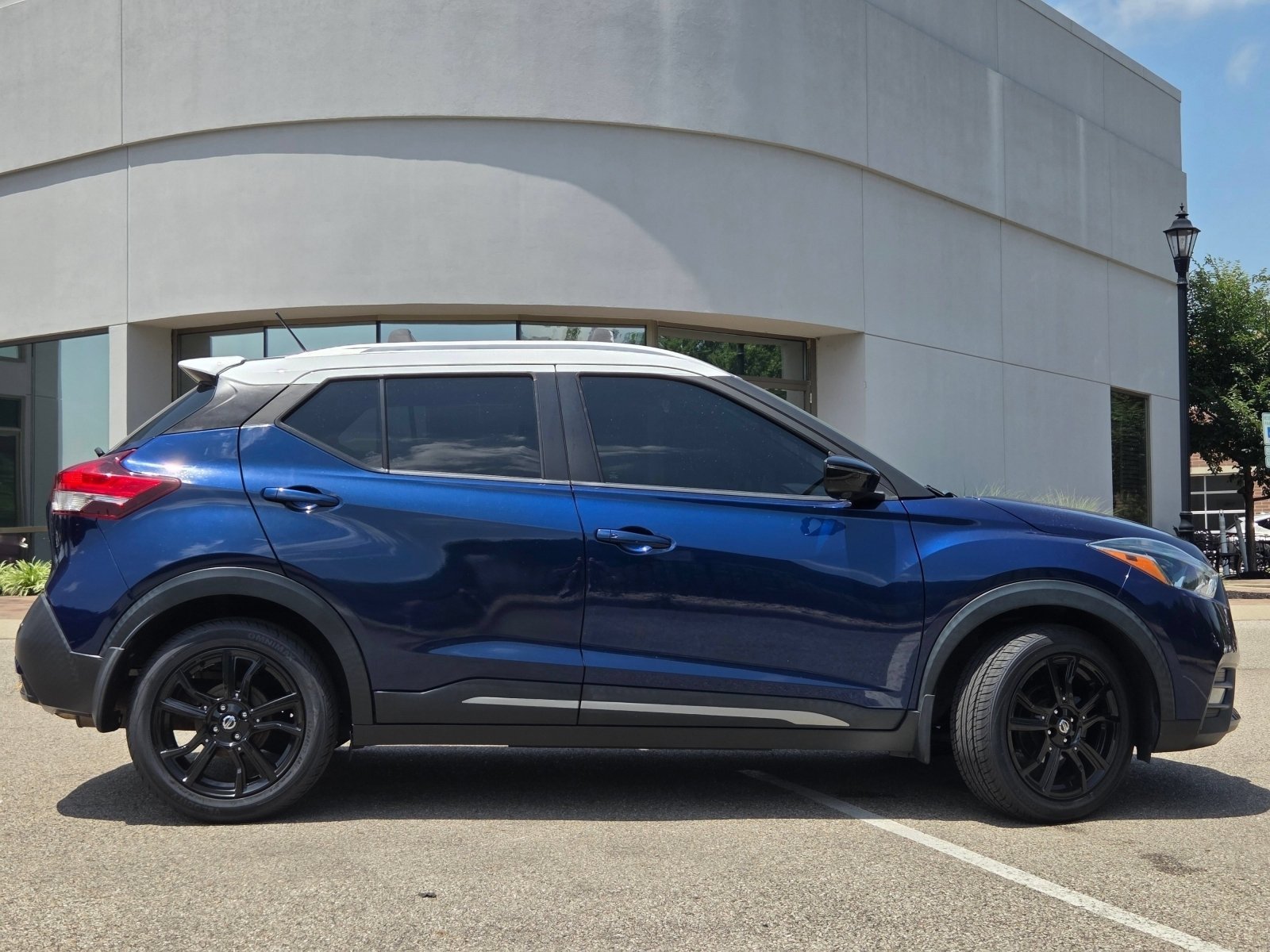 Used 2020 Deep Blue Pearl/Fresh Powder Nissan SR image 25