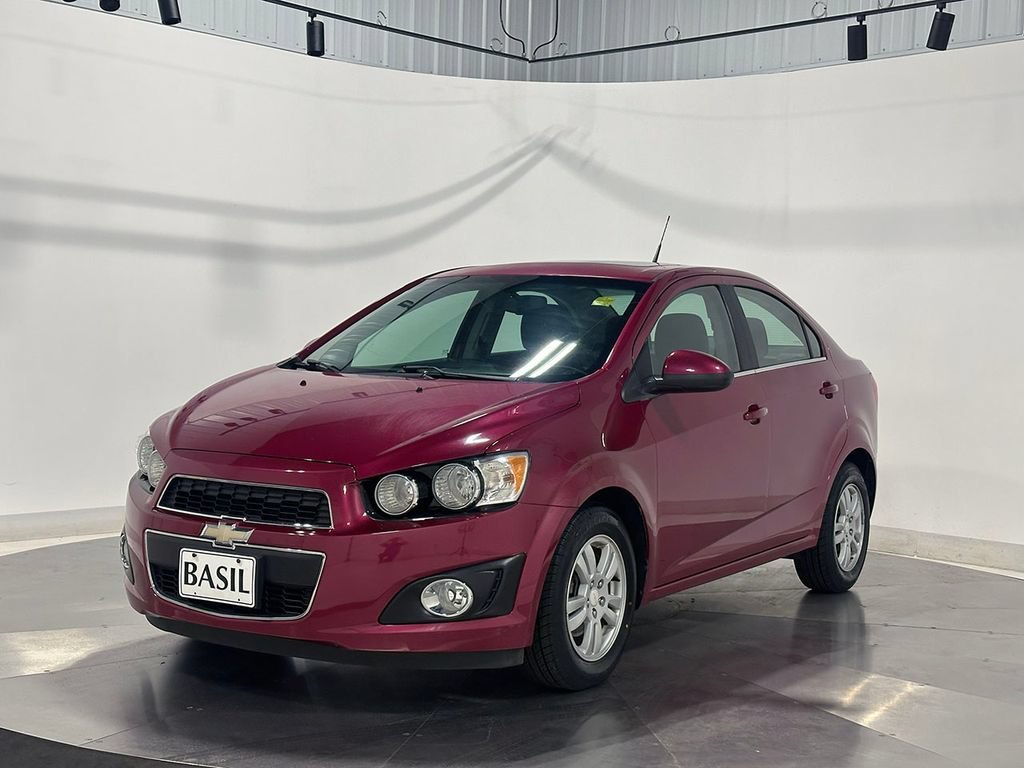 Used 2014 DEEP MAGENTA METALLIC Chevrolet LT image 8