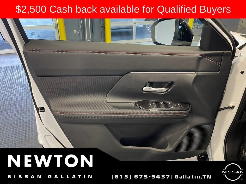 New 2026 Aspen White TriCoat / Super Black Two-tone Nissan SR image 18