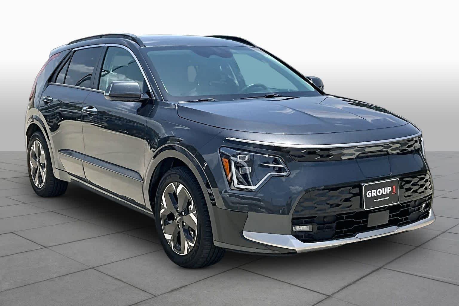 Certified Used 2023 Graphite Gray Kia Wave image 2