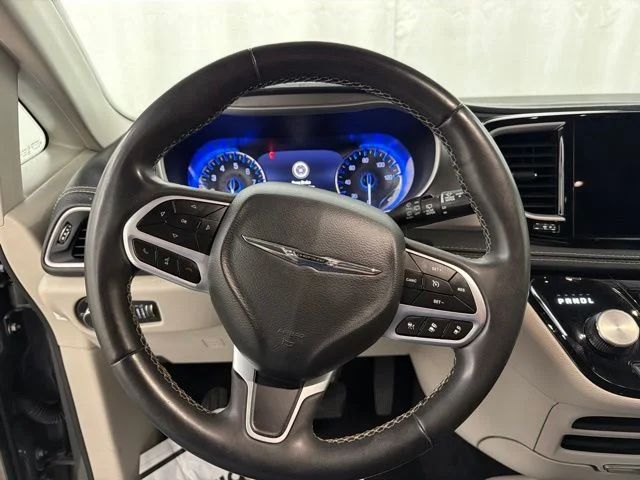 Used 2022 White Chrysler Touring L image 11