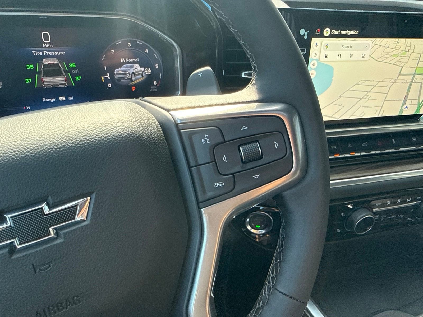 New 2026 Summit White Chevrolet RST with 22inch Black Wheels - Convenience II - Safety - Sunroof - Leather - Dark Essentials - Protection *In Stock* image 31