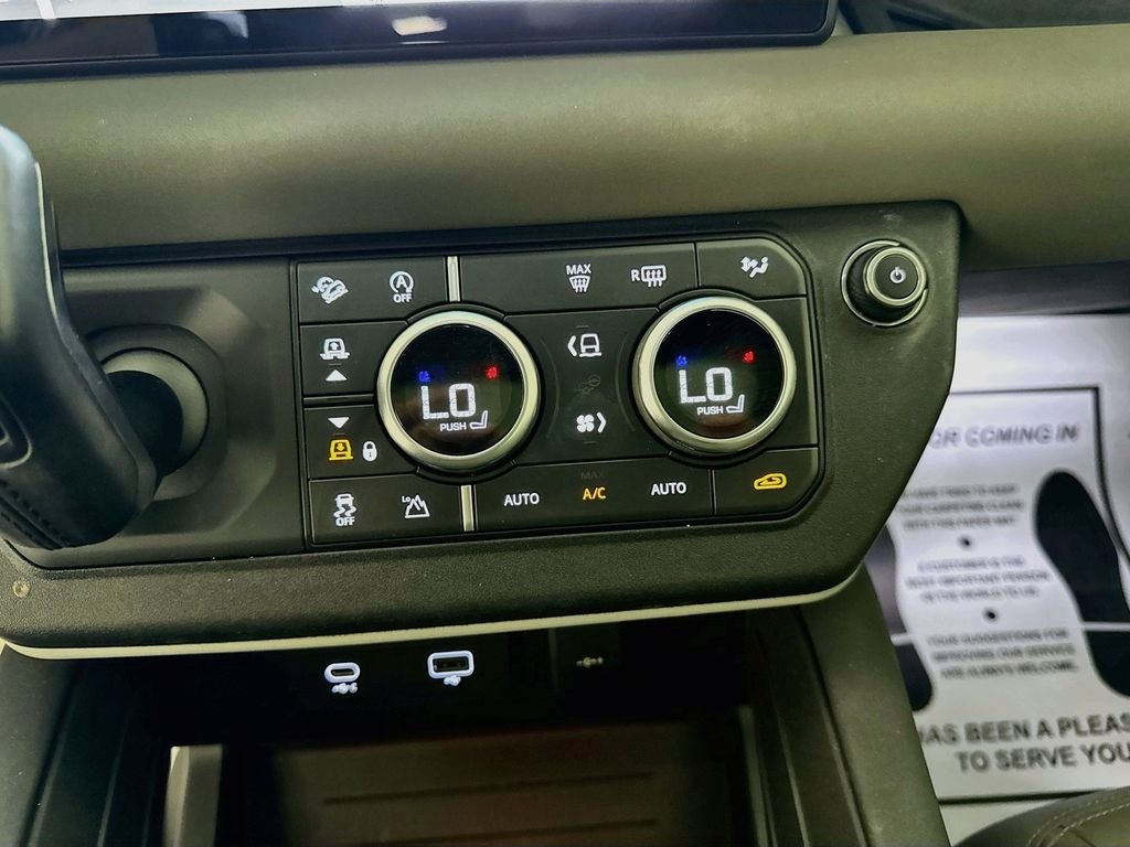 Used 2023 White Land Rover SE image 16