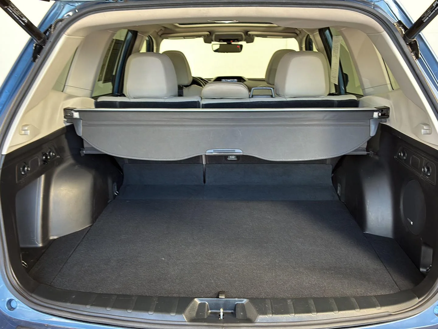 Used 2019 Horizon Blue Pearl Subaru Limited image 9