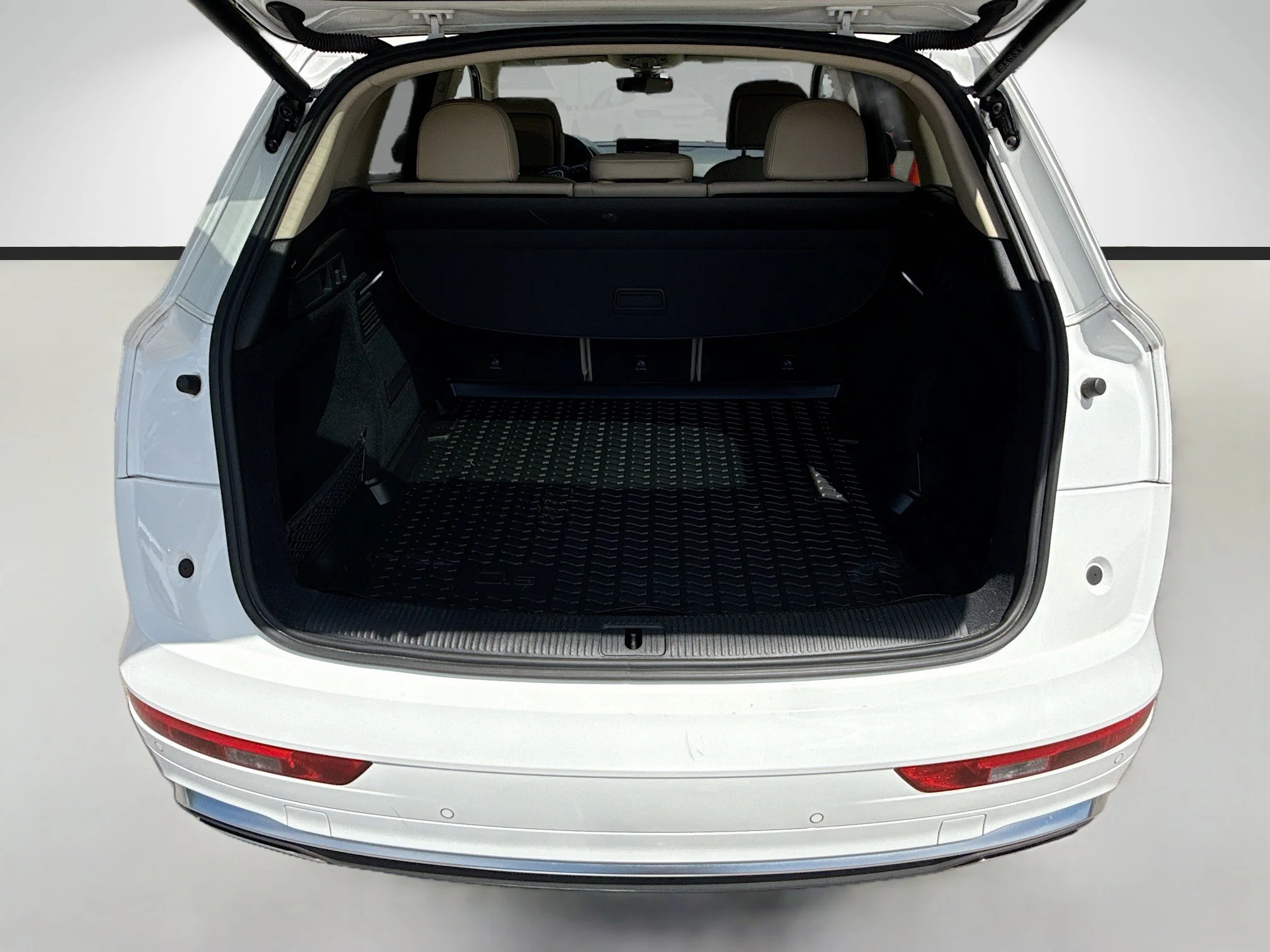 Used 2023 Ibis White Audi S line Premium image 12