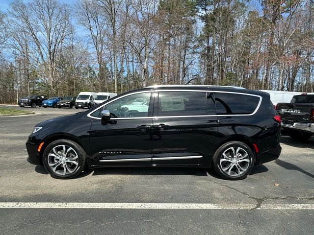New 2026 Chrysler Pacifica Passenger Van in Richmond #C26009