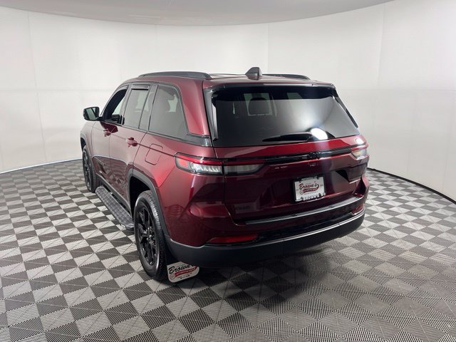 Used 2025 Red Jeep Altitude image 5