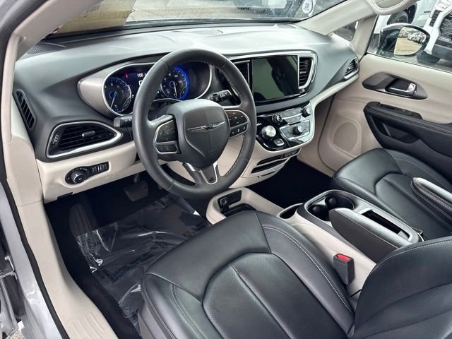 Used 2024 Silver Chrysler Touring L image 10