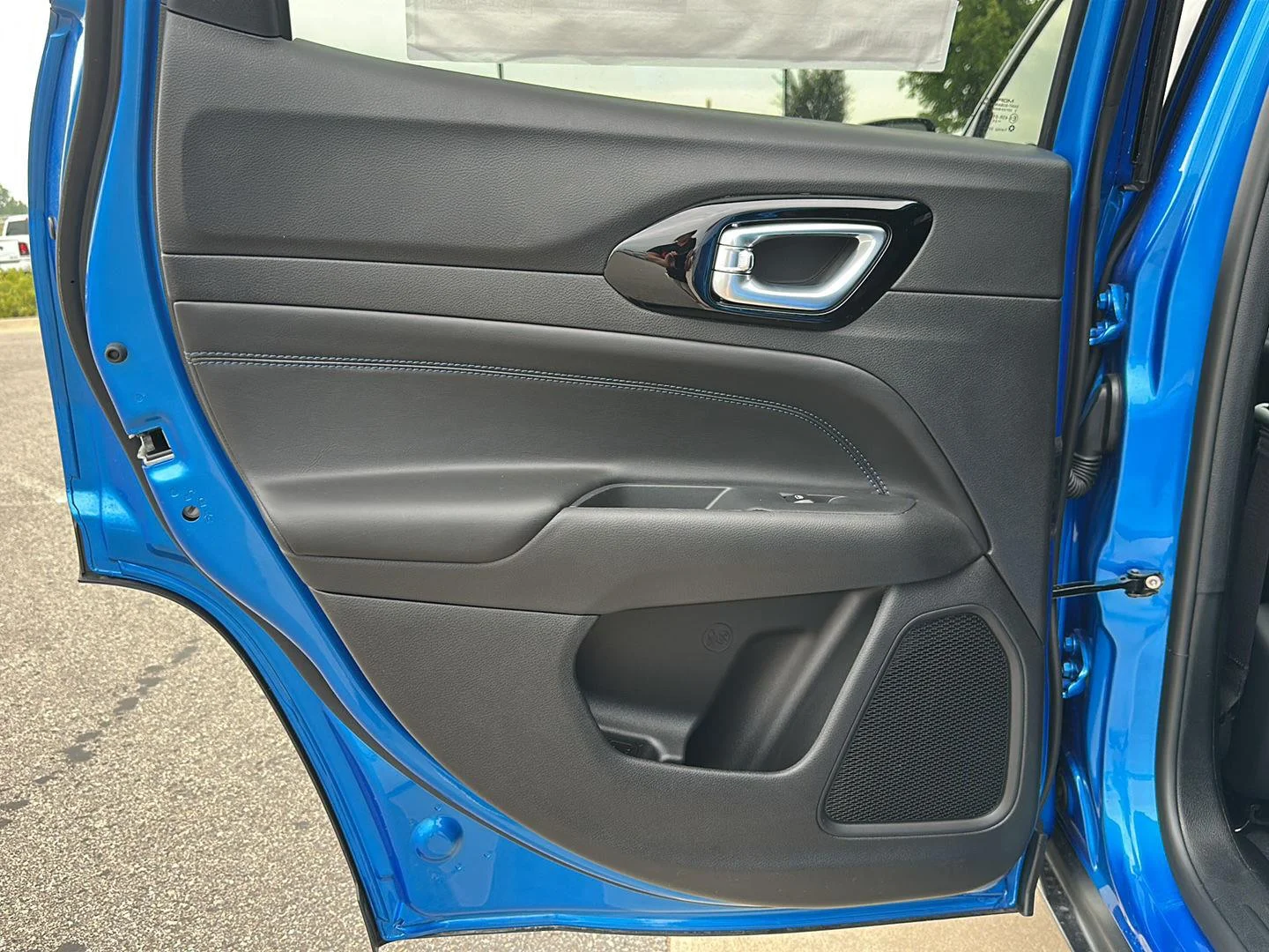 New 2026 Hydro Blue Pearlcoat Jeep Latitude Altitude image 22