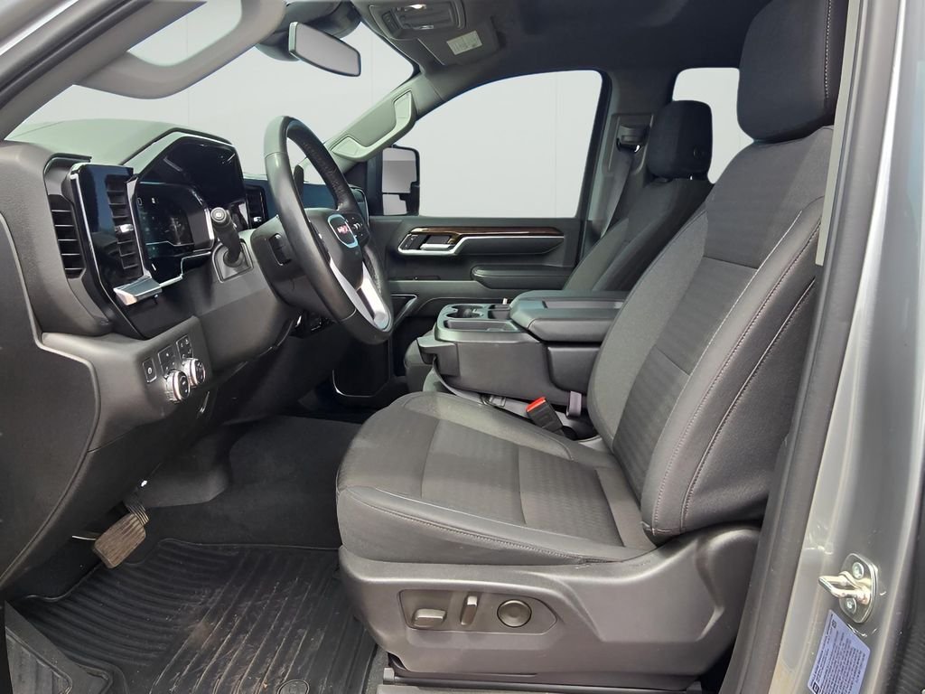 Used 2025 Sterling Metallic GMC SLE image 10
