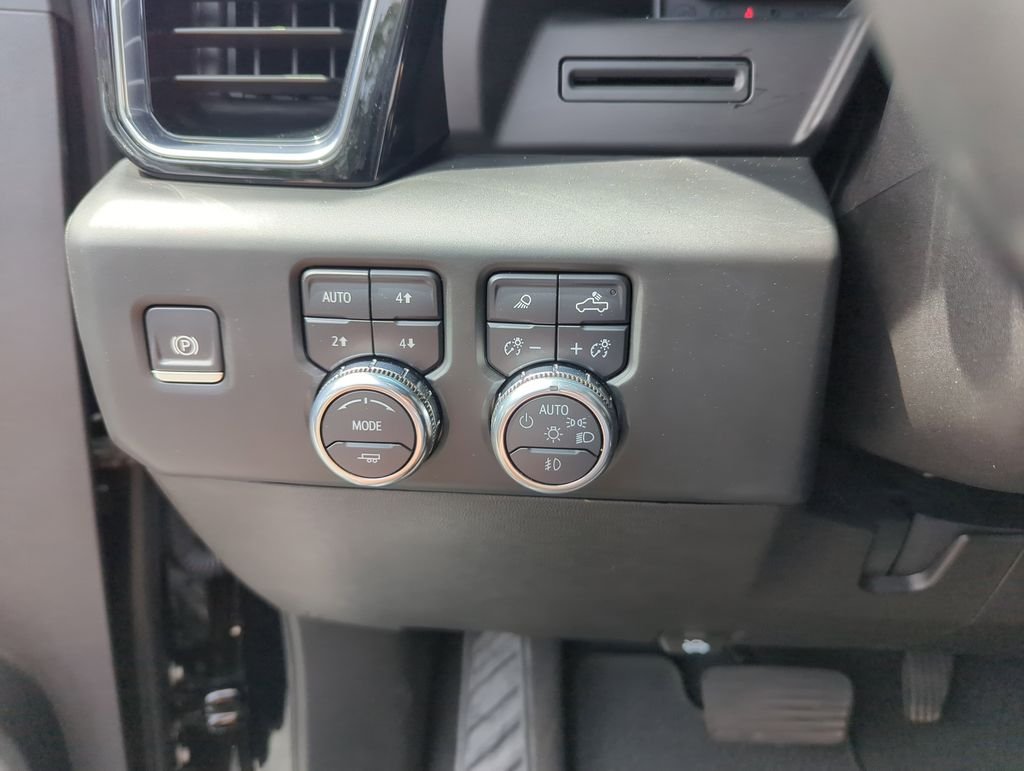 Used 2025 Black GMC Denali image 19