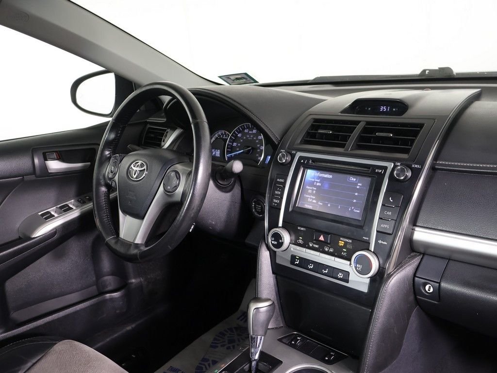 Used 2013 Silver Toyota SE image 24