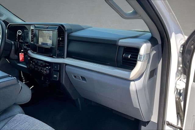 Used 2025 Oxford White Ford XLT image 13