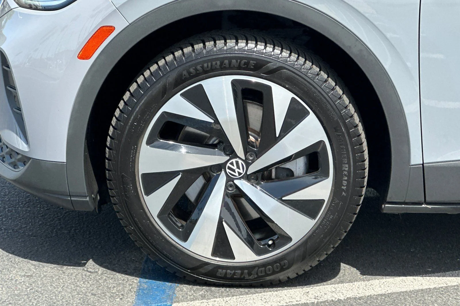 Used 2021 Gray Volkswagen Pro S image 26