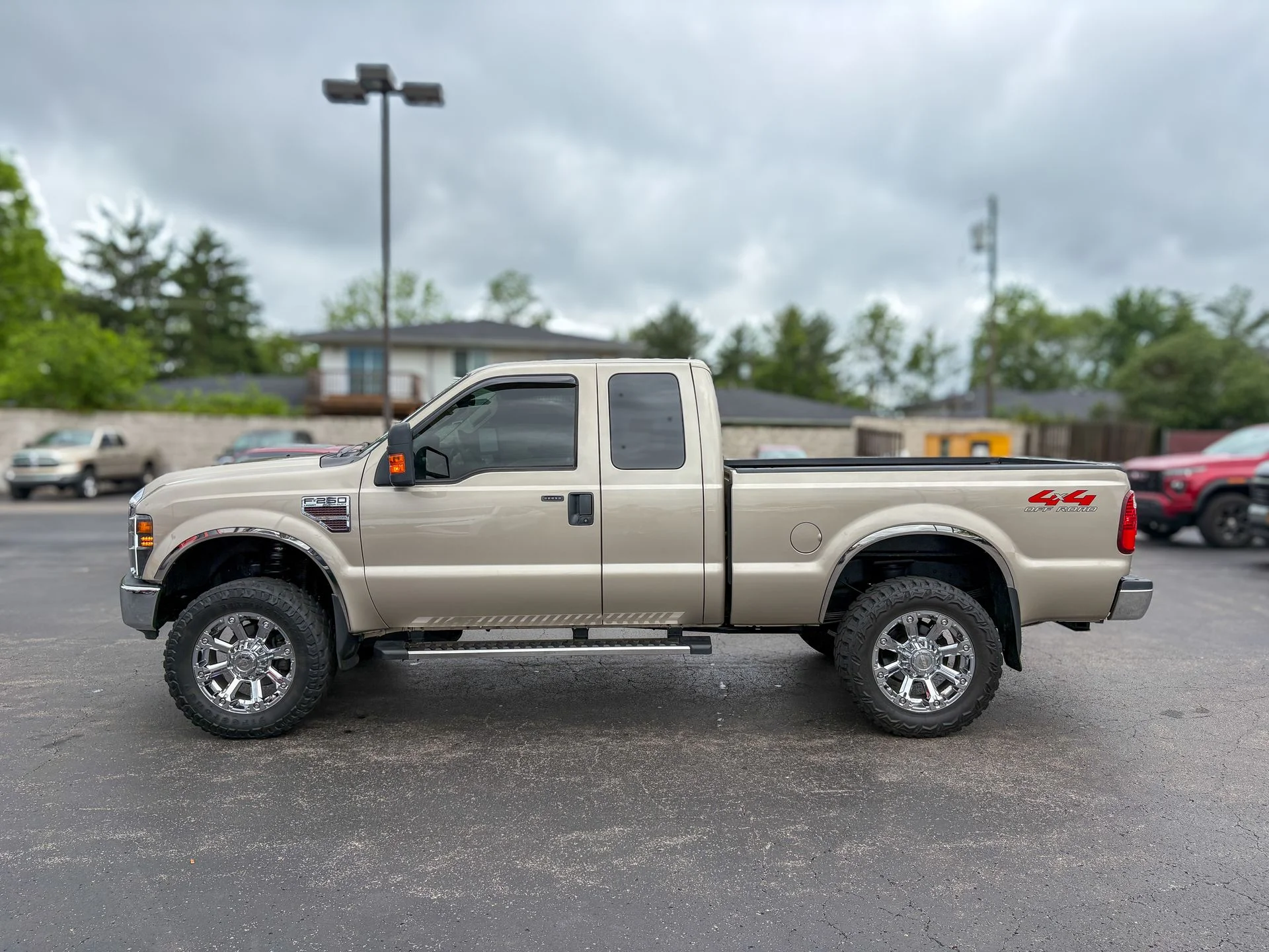 Used 2008 Gold Ford Lariat image 11
